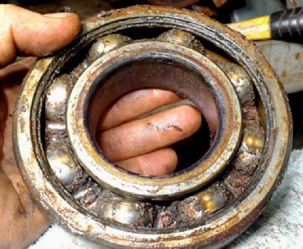 bearing-maintenance-1000x1000 bearing-maintenance-1000x1000